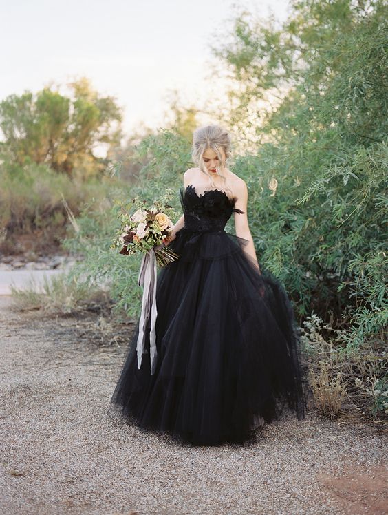Classy Black Long Sweetheart Open Back Wedding Dress With Lace Tulle