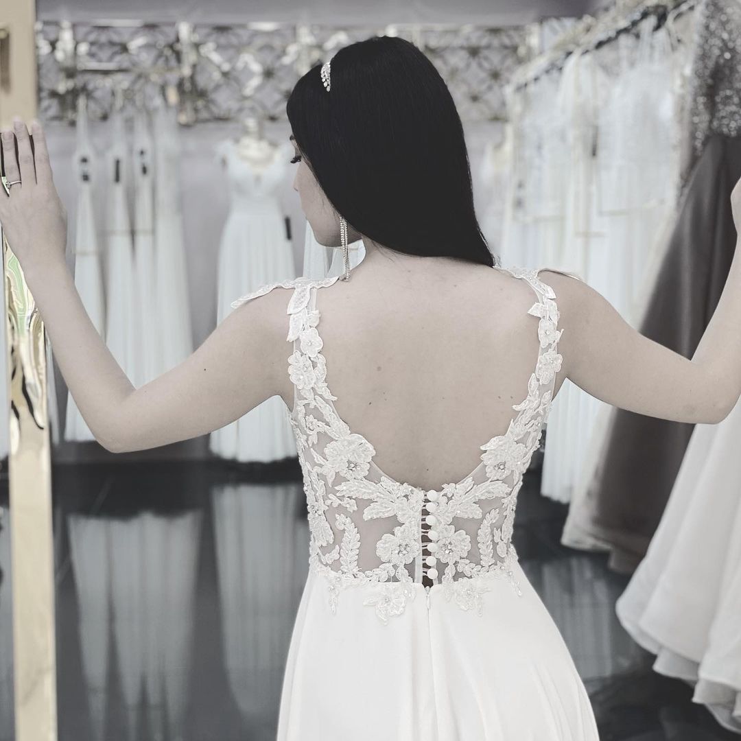 Lace Chiffon A-line V-neck Split Wedding Dress