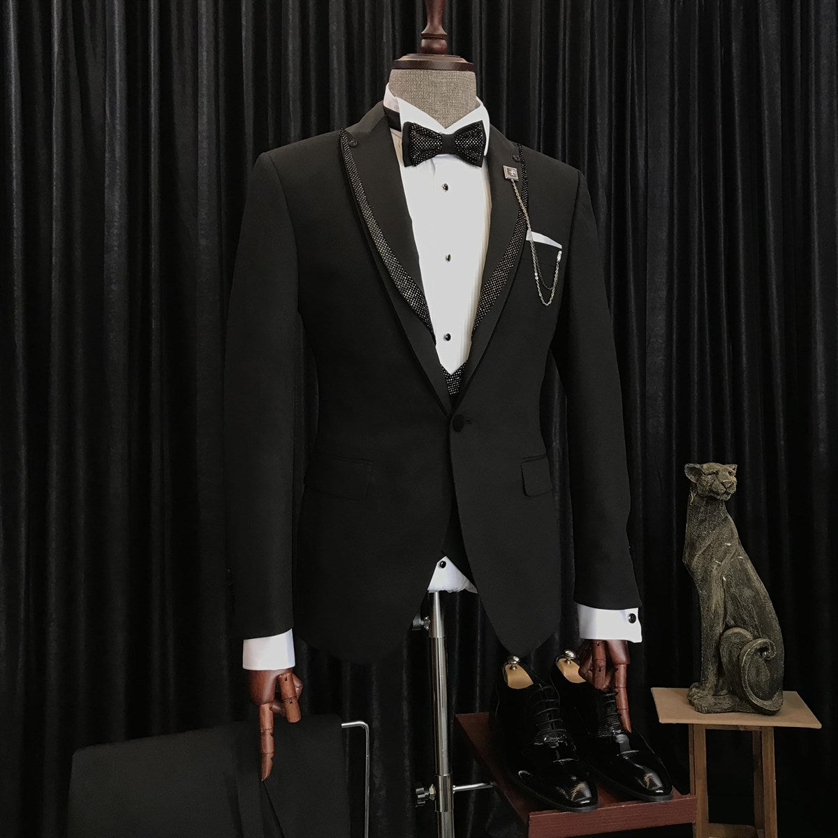 Benjamin Special Design Black Sparkle Wedding Suits with Peaked Lapel
