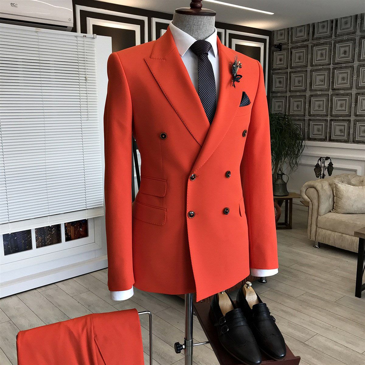 Gentle Red Best Party Suit for Prom with Peaked Lapel and Double Breasted