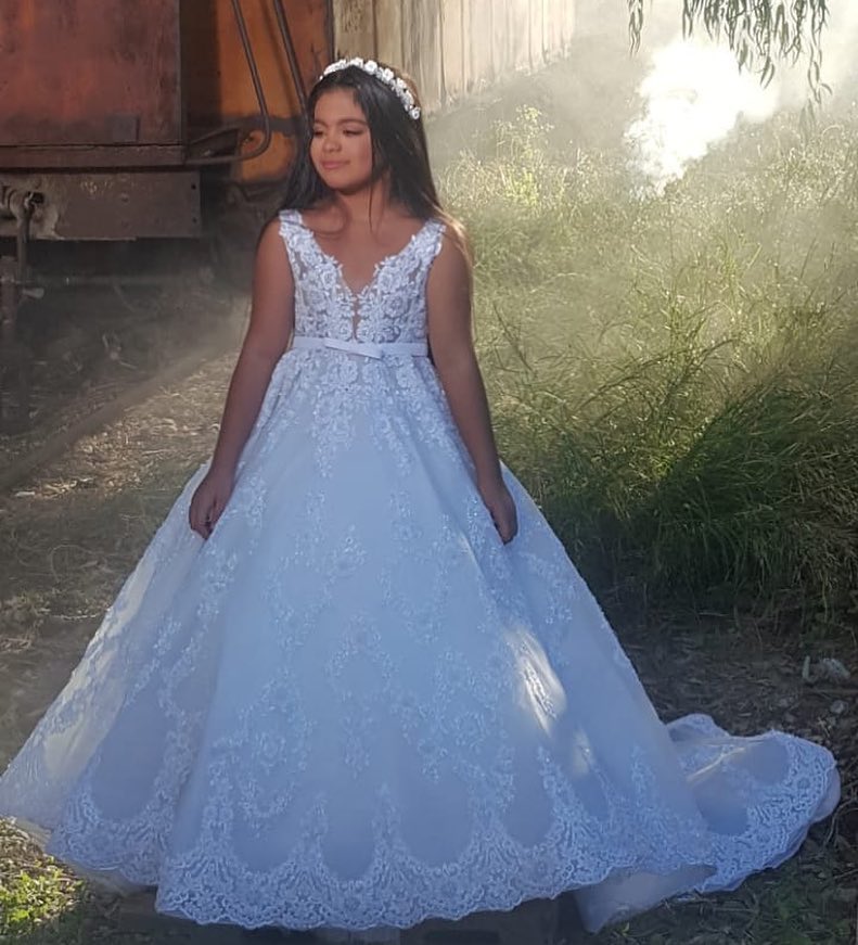 A-line V-neck Spaghetti Straps Flower Girl Dress with Lace Appliques