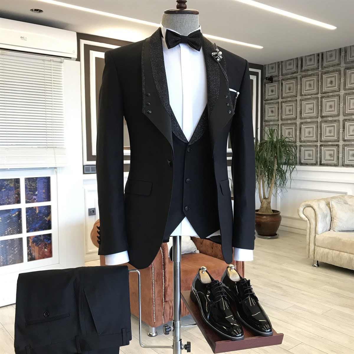 All Black Shawl Lapel One Button Wedding Suit for Grooms Felix 3-pieces