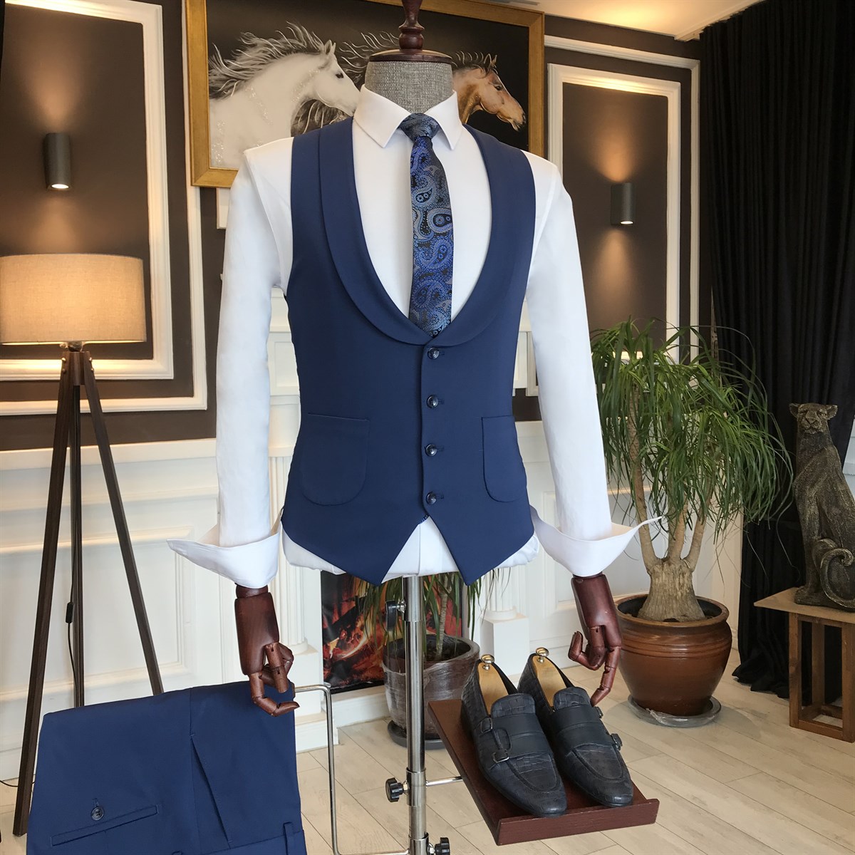 Dark Blue Three Pieces Peaked Lapel Derby Business Suit for Men