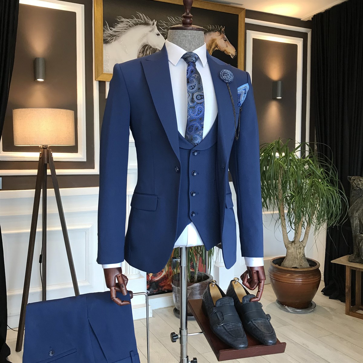 Dark Blue Three Pieces Peaked Lapel Derby Business Suit for Men