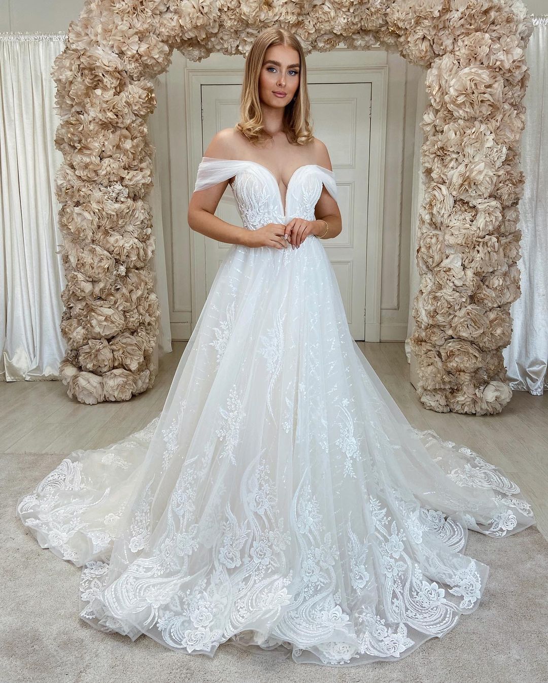 Romantic Long A-line Off-the-shoulder Wedding Dress With Tulle Lace
