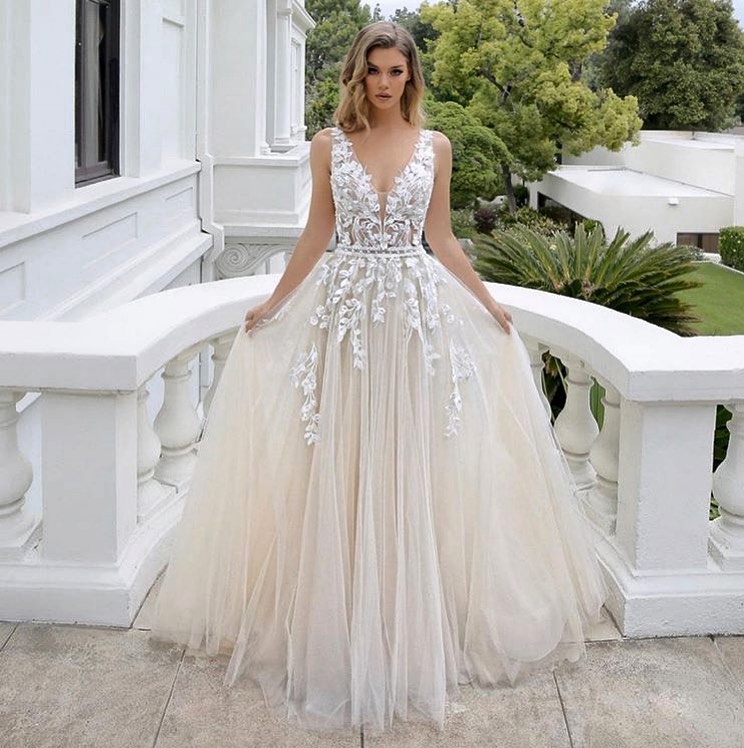 A-line V-neck Sleeveless Backless Wedding Dress with Lace Tulle - Luxury Long