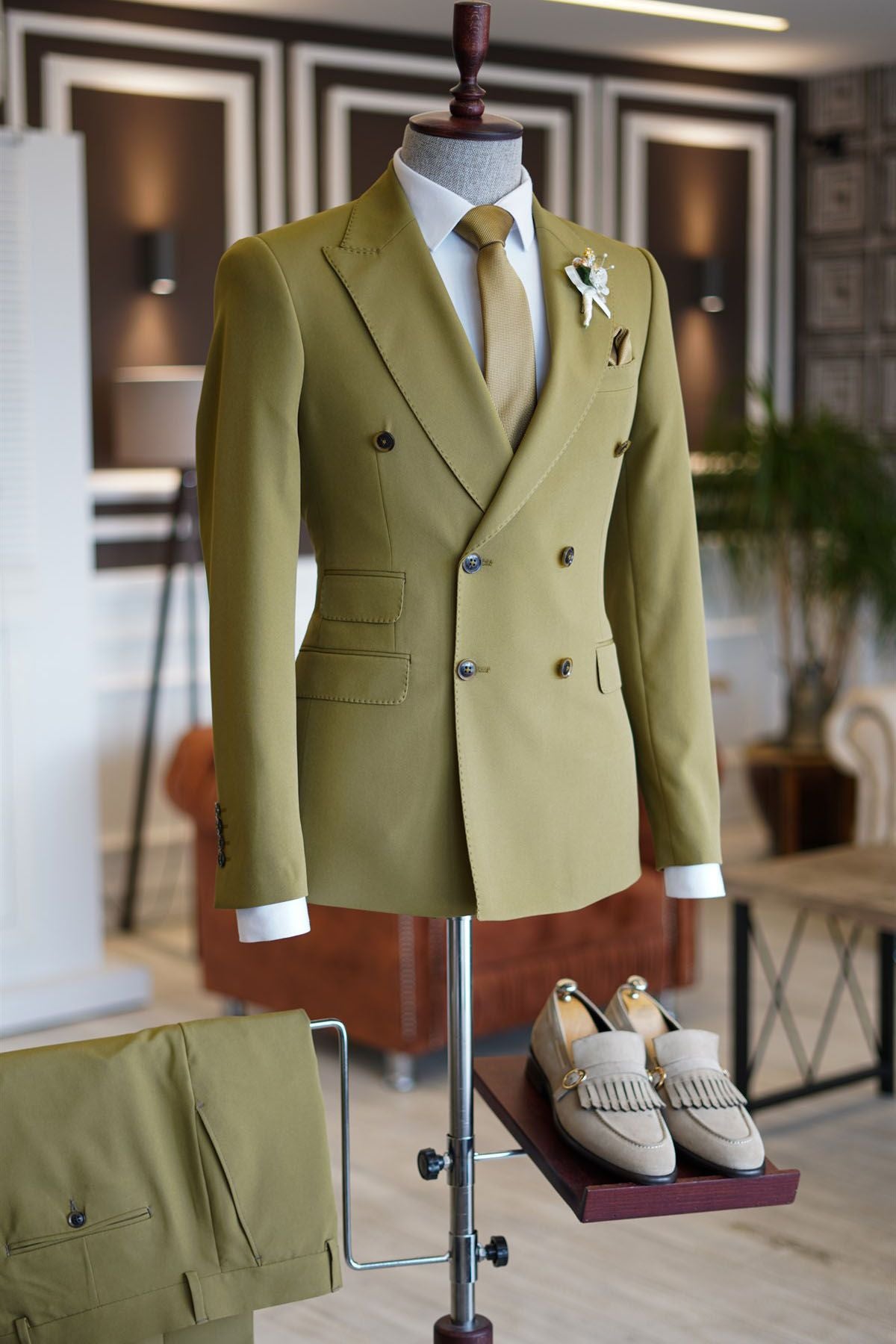 2022 Peaked Lapel Green Suits For Men with Double Breasted