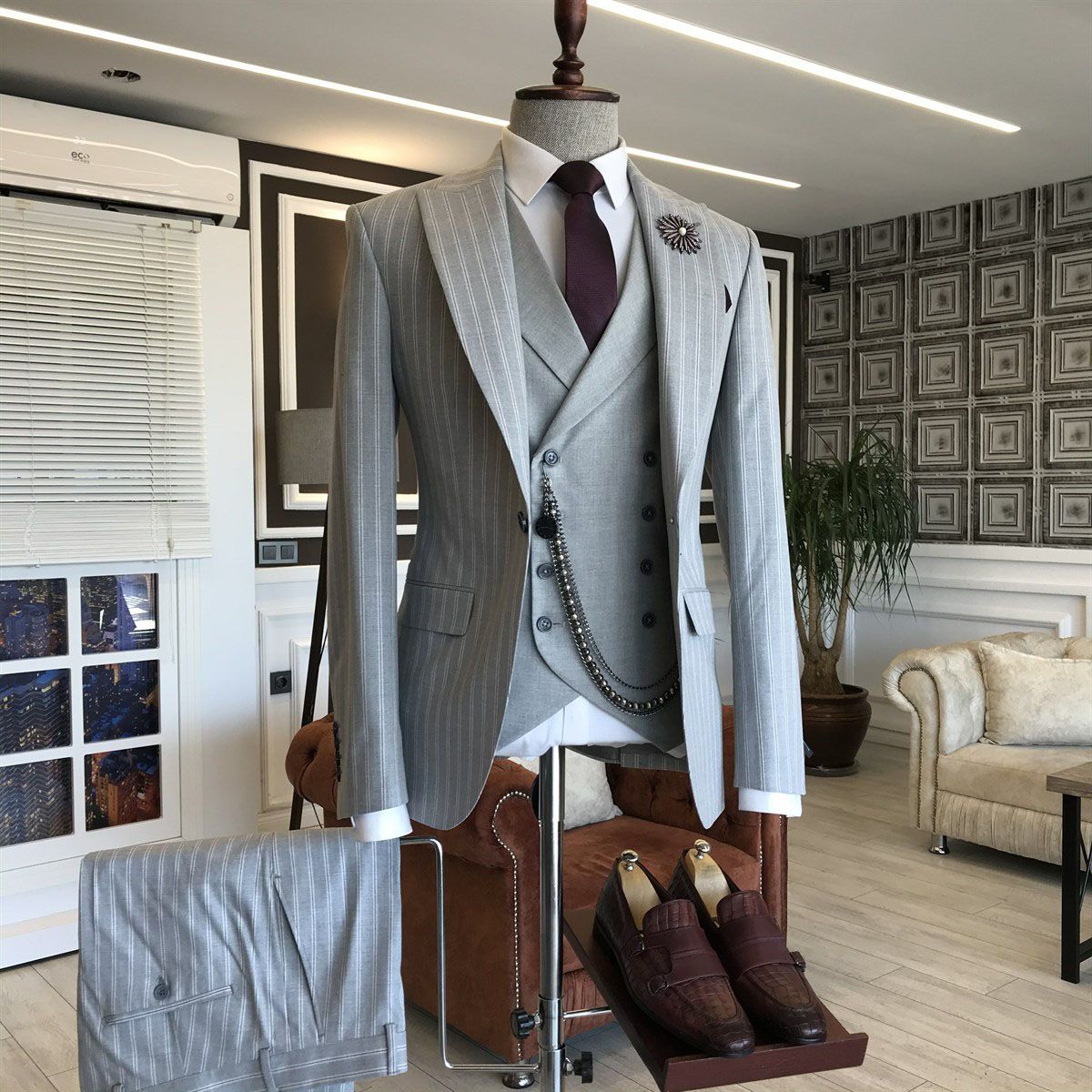 Glamorous Peaked Lapel Prince Suit for Wedding - Gray with 3-Piece Striped