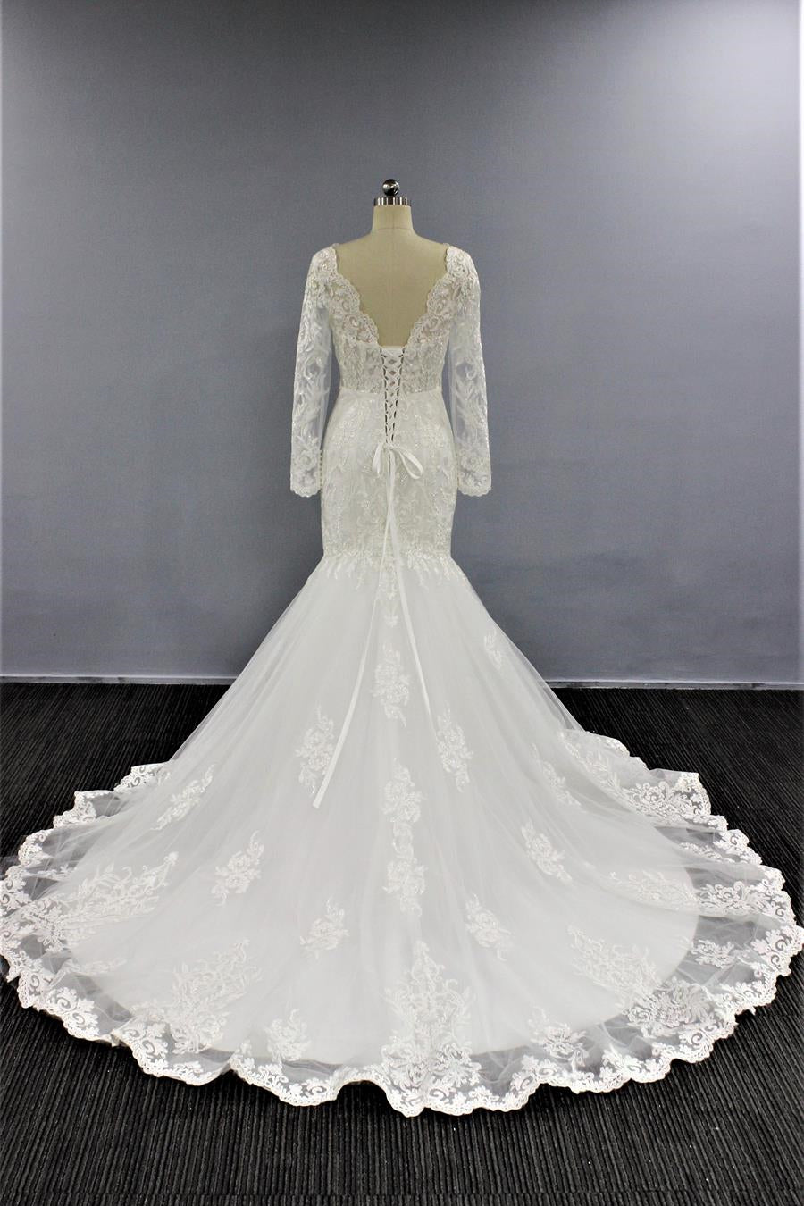 White Long Sleeves V Neck Tulle Wedding Dress Mermaid A Line With Appliques
