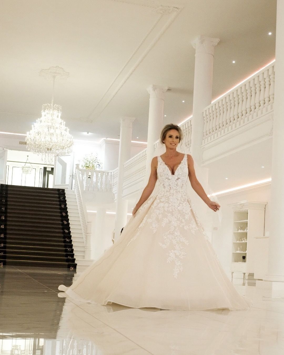 Sexy A-Line Deep V-neck Spaghetti-Straps Floor-length Wedding Dress with Appliques Lace and Backless Design