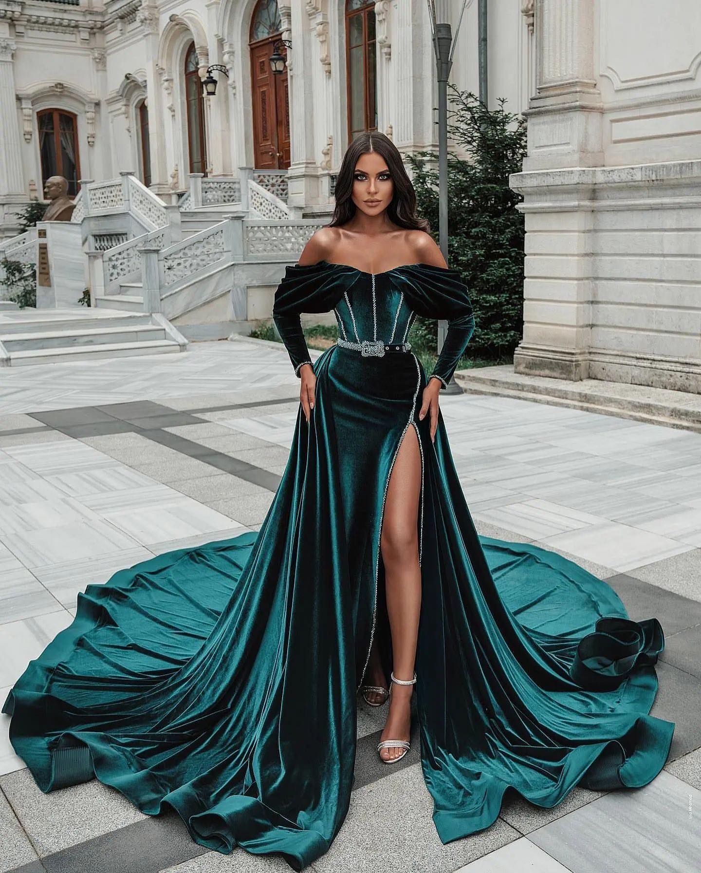 Elegant Dark Green Long-Slit Evening Dress with Belts | Ballbella