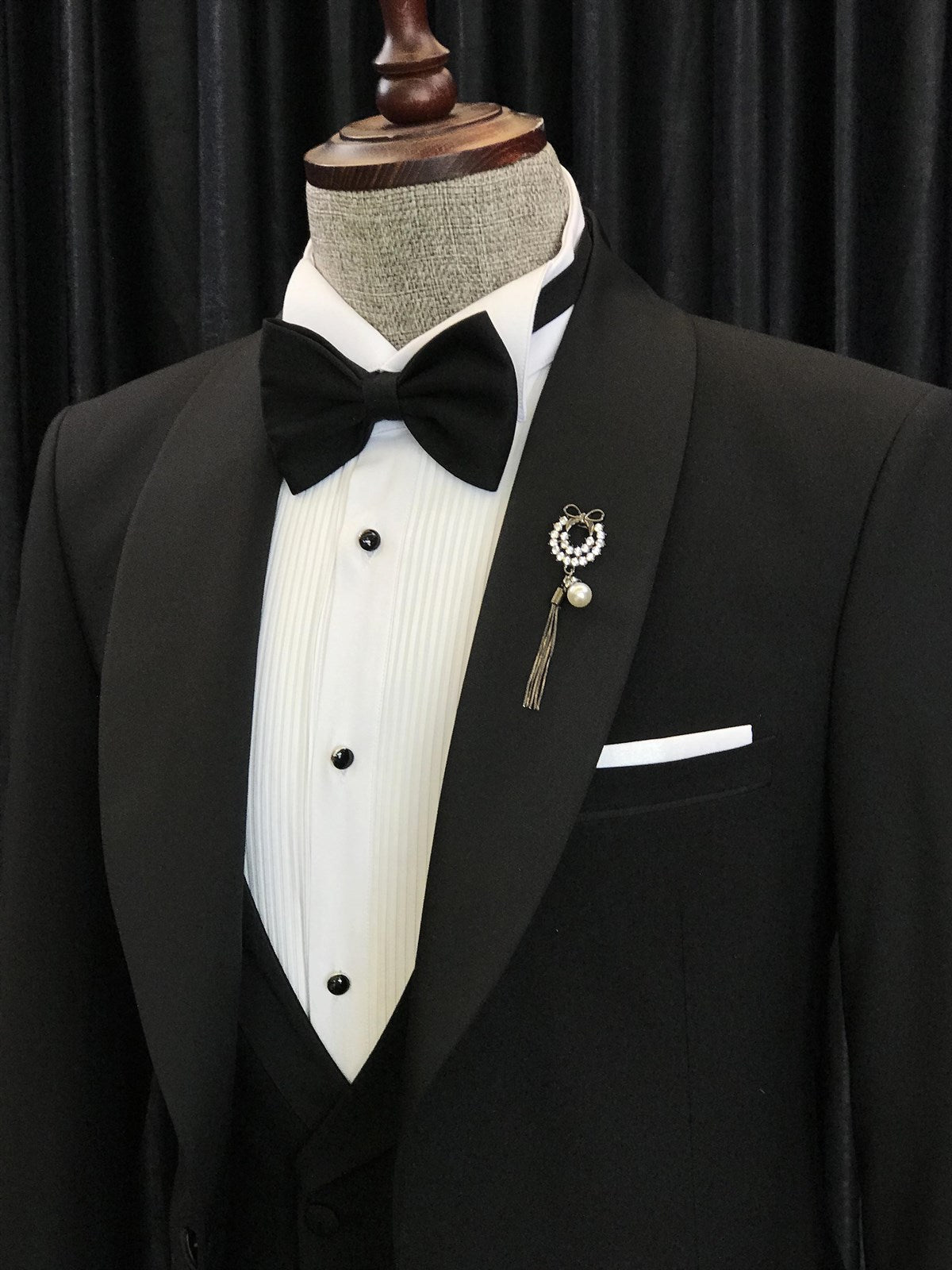 Angus Chic Three Piece Best Fitted Men Suits with Black Shawl Lapel