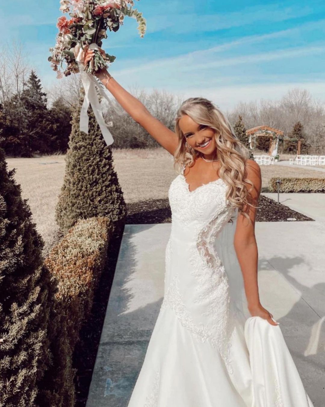 Mermaid Wedding Dress with Appliques Lace and Sexy Spaghetti-Straps V-neck