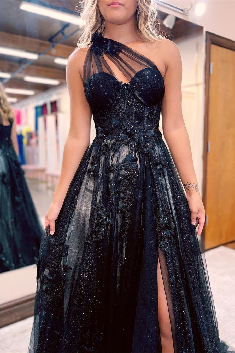 Gorgeous Black A Line Evening Dress With Flowers Appliques
