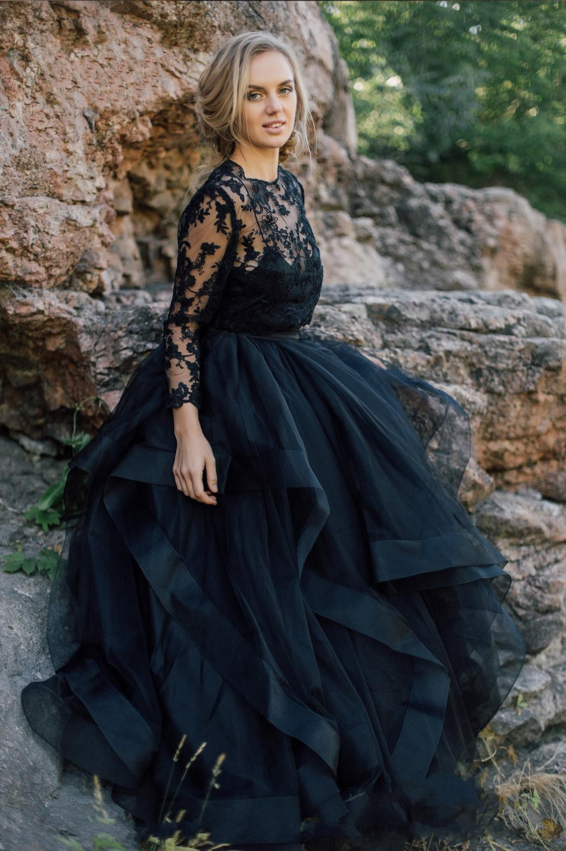 Vintage Black A-Line Long Sleeves Wedding Dress with Ruffles and Appliques Lace Tulle