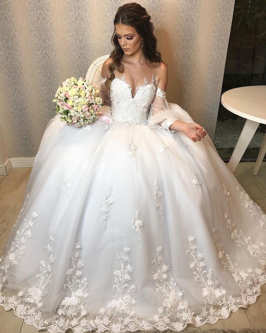 Elegant Long Princess Wedding Dress With Tulle Bubble Sleeves