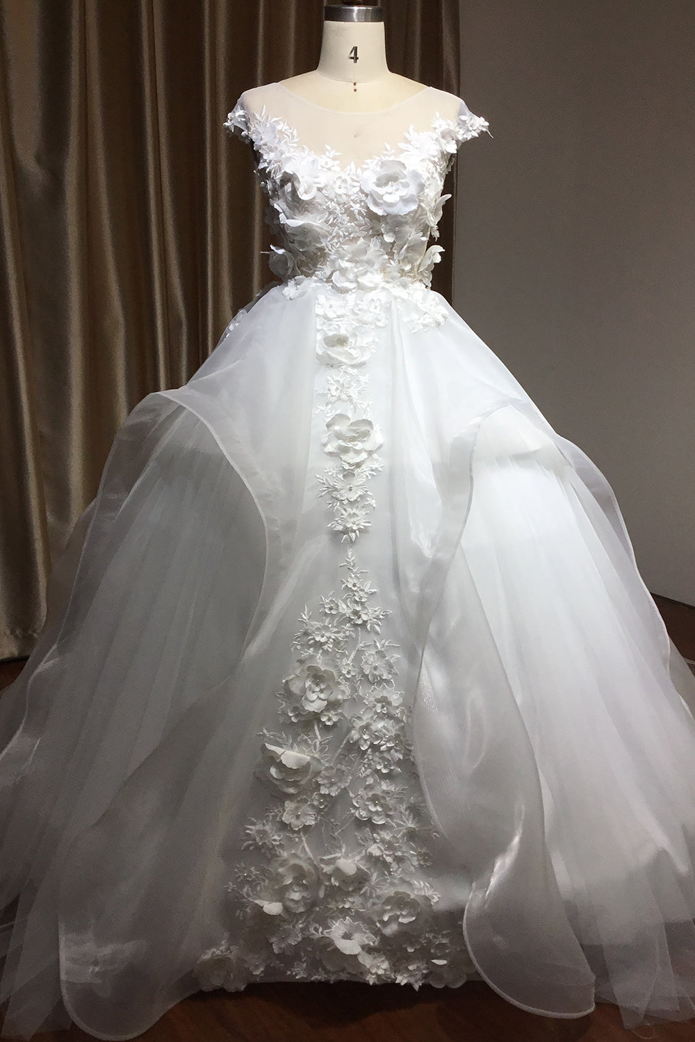 Cap Sleeve Jewel Ball Gown Wedding Dress with Floral Appliques