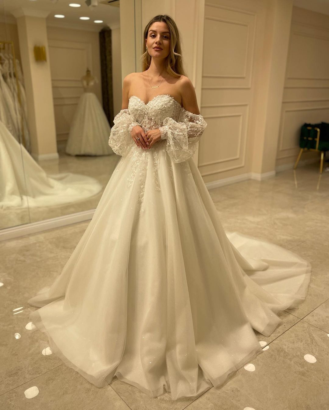 Elegant Sweetheart A-Line Wedding Dress with Appliques Lace and Backless Train