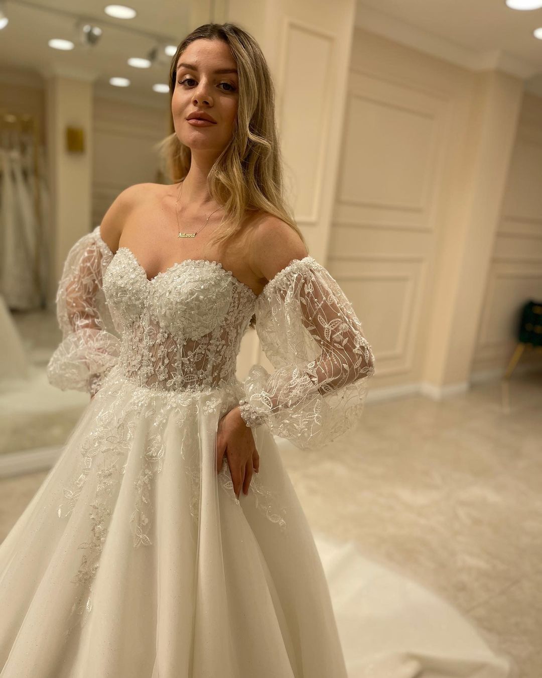 Elegant Sweetheart A-Line Wedding Dress with Appliques Lace and Backless Train
