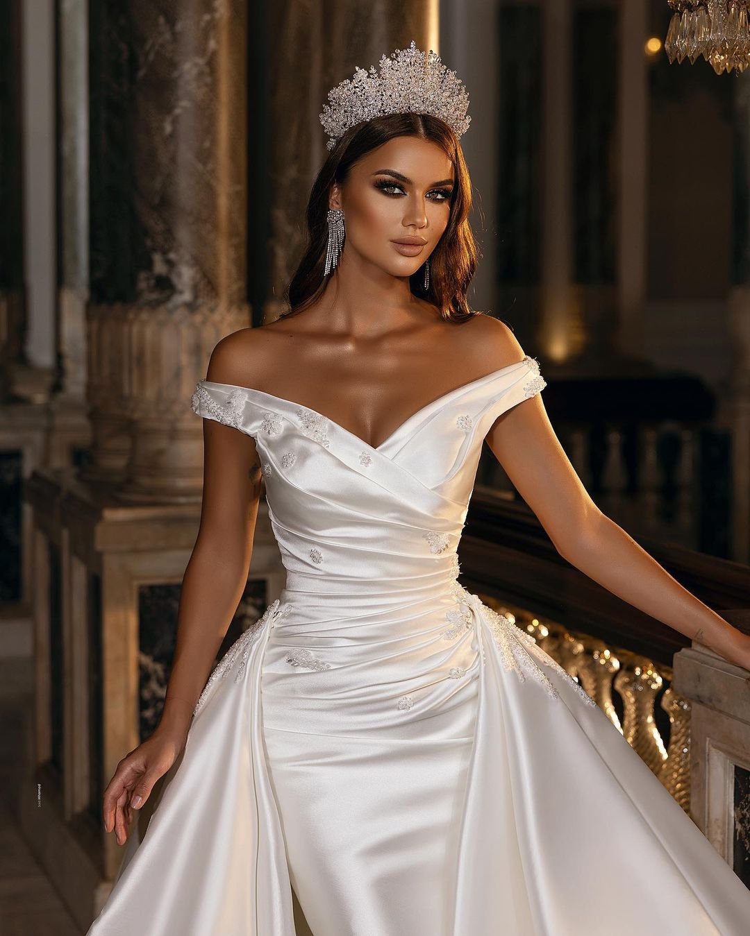Gorgeous A-Line Sweetheart Satin Wedding Dress with Ruffles and Appliques