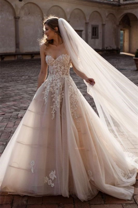Glamorous Sweetheart Princess Tulle Wedding Dress with Lace Appliques