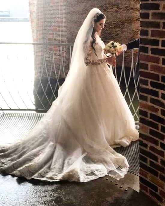 Elegant Long Sleeve Sweetheart Wedding Dress with Appliques Lace Tulle