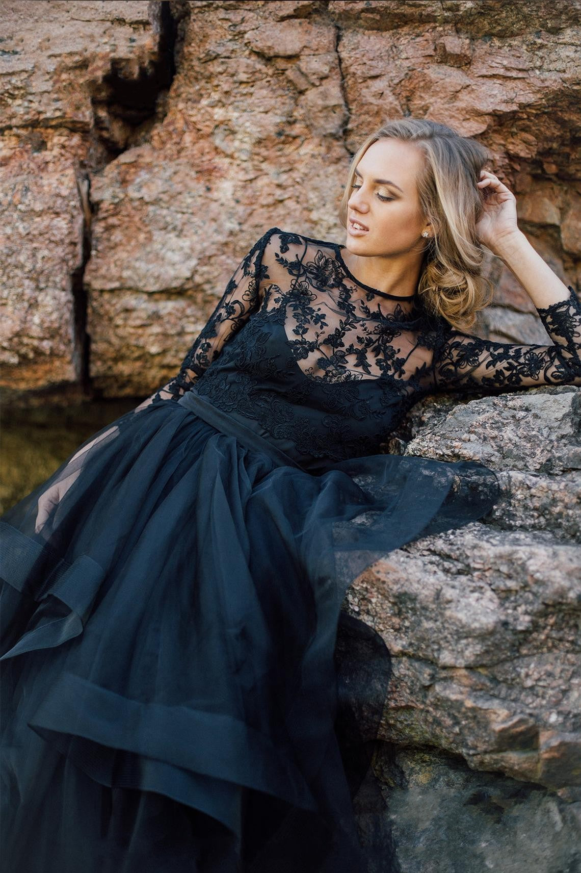 Vintage Black A-Line Long Sleeves Wedding Dress with Ruffles and Appliques Lace Tulle