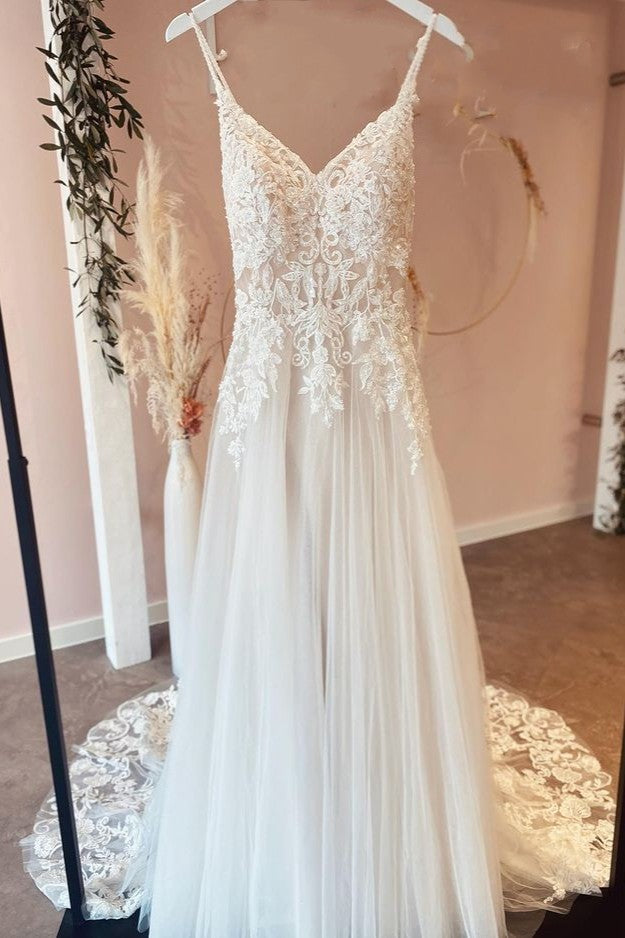 Beautiful Appliques Lace A-line Backless Wedding Dresses