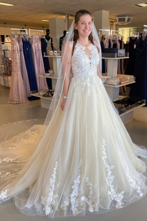 Classy Bateau Wedding Dress with Tulle Ruffles and Appliques Lace