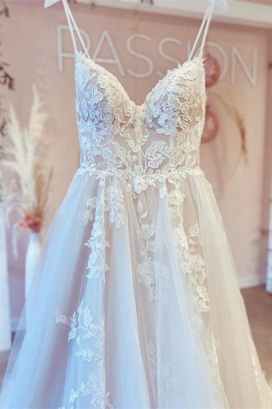 Sleeveless Spaghetti-Strap V-Neck Wedding Dress with Tulle and Lace A-Line Design