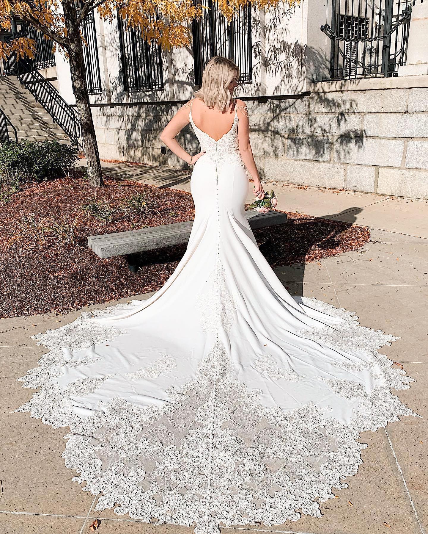 Sexy V-neck Mermaid Wedding Dress with Appliques Lace and Straps Backless
