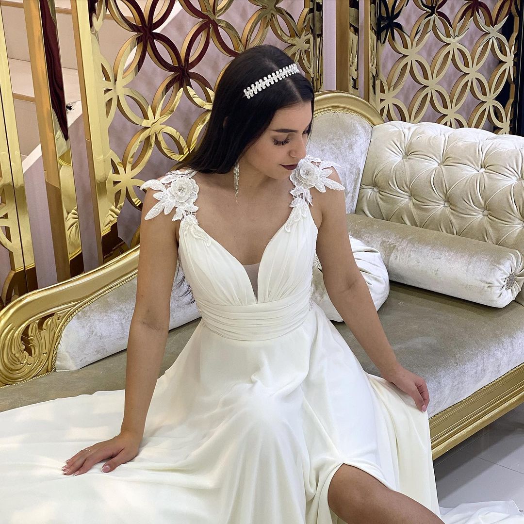Lace Chiffon A-line V-neck Split Wedding Dress