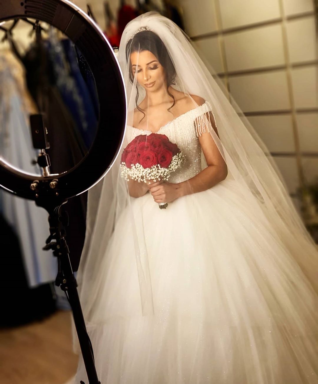 Elegant Beading Backless Floor-length Wedding Dress with Tassel Tulle