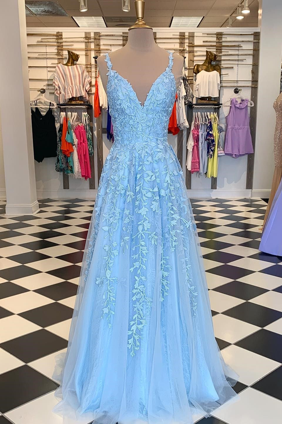 Elegant V Neck Tulle Prom Dress with Spaghetti-Straps & Appliques