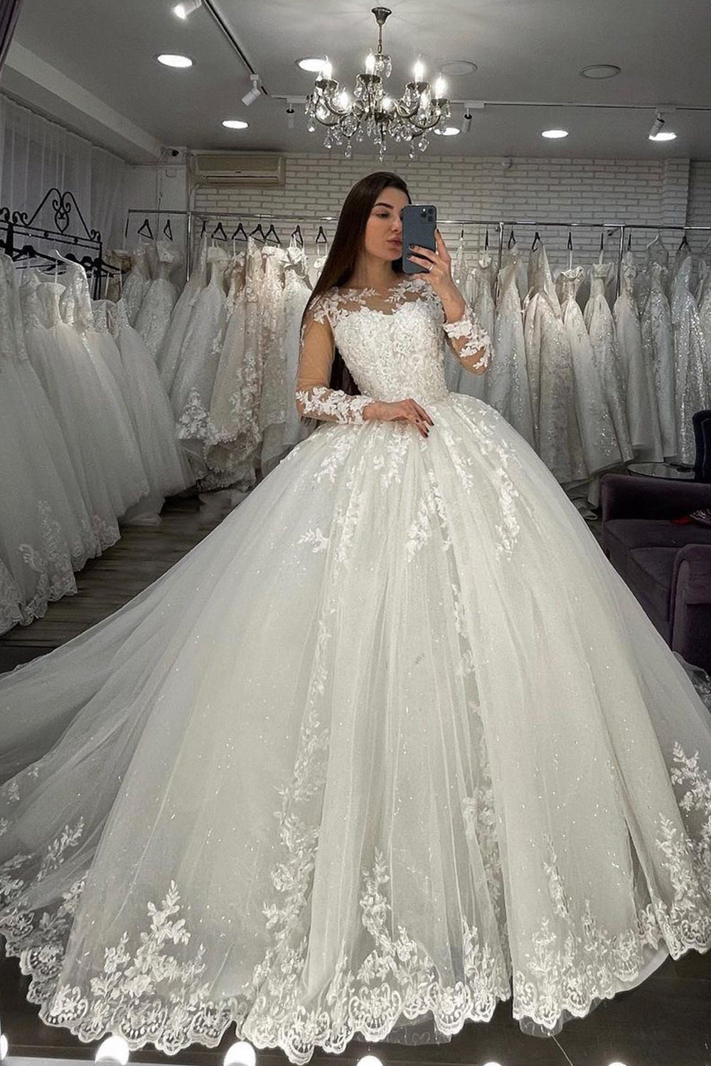 Gorgeous Long Sleeves Tulle Ball Gown Wedding Dress With Appliques