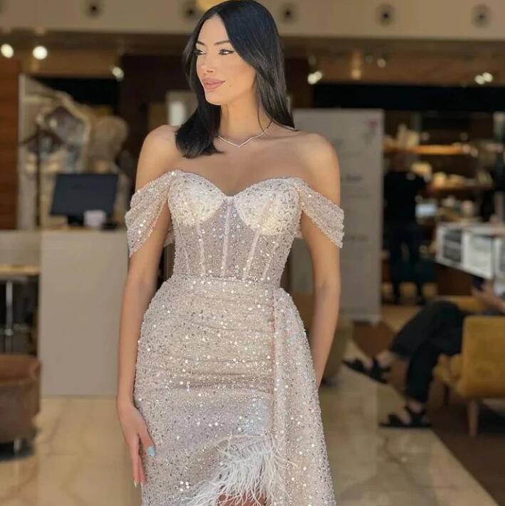 Long Mermaid Evening Dress with Feathers for Sweethearts