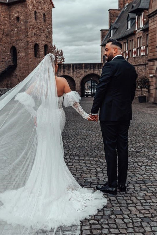 Long Wedding Dress with Lace and Sweetheart Mermaid Bubble Sleeves