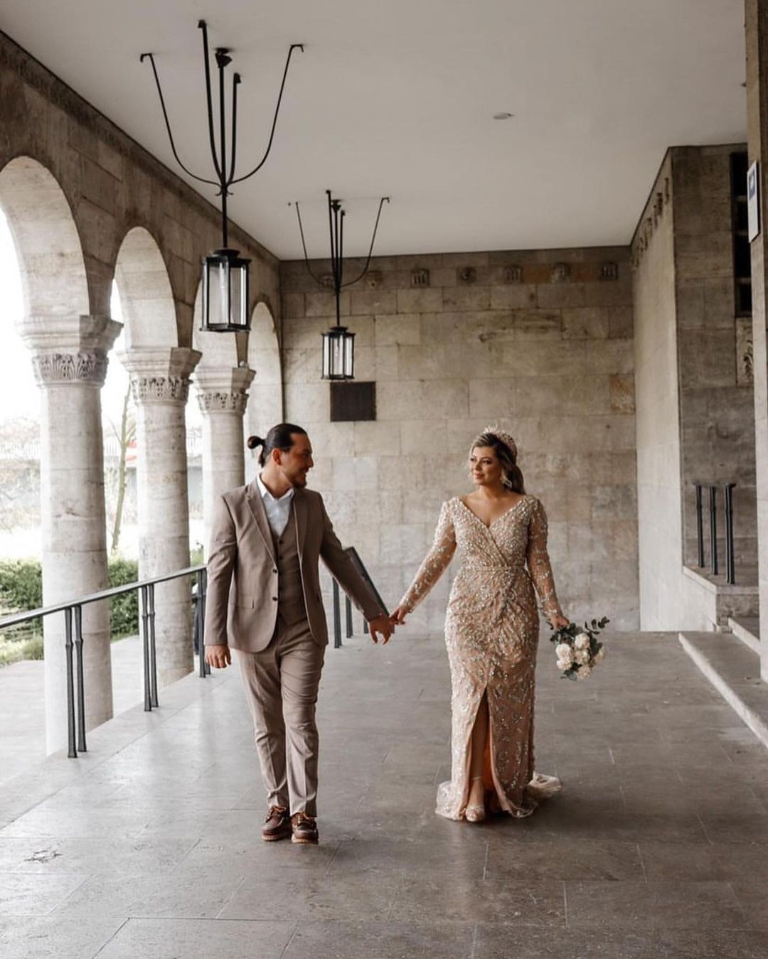 Stunning Mermaid V-neck Long Sleeves Wedding Dress With Slit
