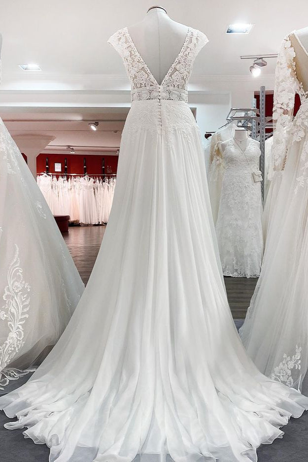 Elegant A-line V-neck Tulle Long Wedding Dress With Appliques Lace