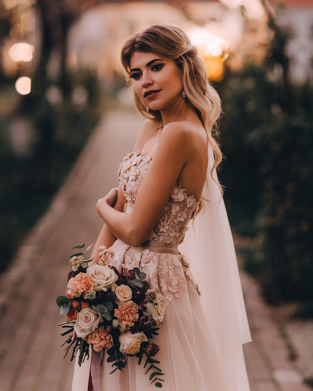 A-line Sweetheart Tulle Long Wedding Dress With Lace Appliques