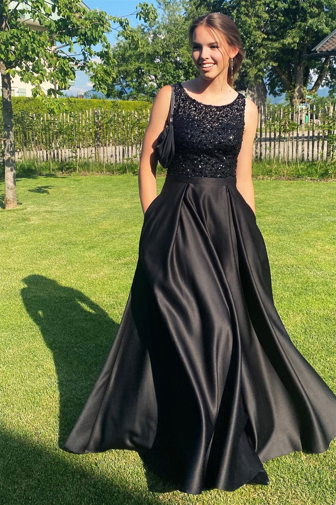 Stunning Black Elegant Long Prom Dress with Sequins and Jewel Mermaid Sleeveless