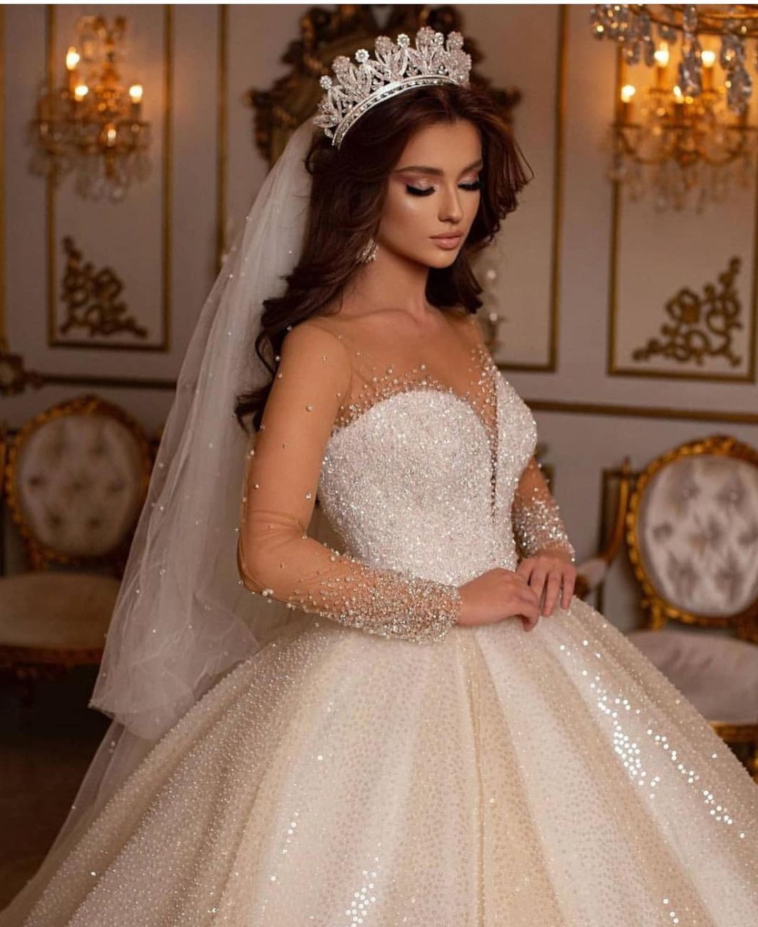 Luxury Sweetheart Wedding Dress with Long Sleeves and Ball Gown