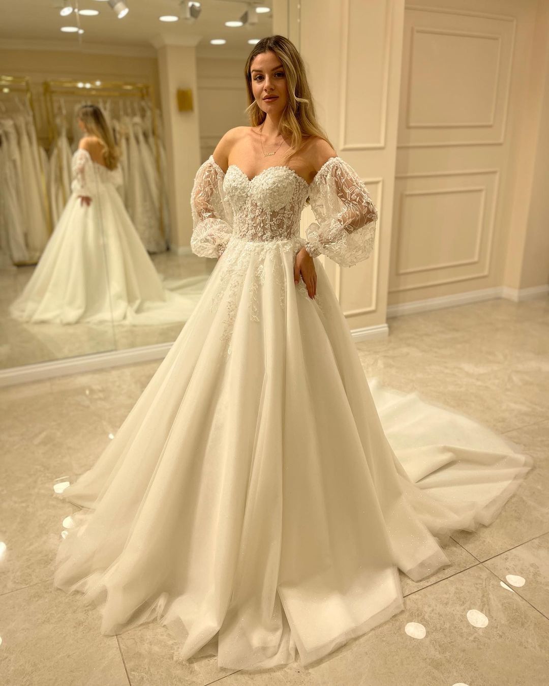 Elegant Sweetheart A-Line Wedding Dress with Appliques Lace and Backless Train