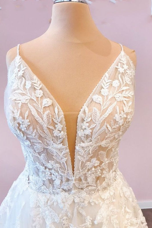 Attractive Sweetheart A-Line Tulle Wedding Dress with Spaghetti Straps