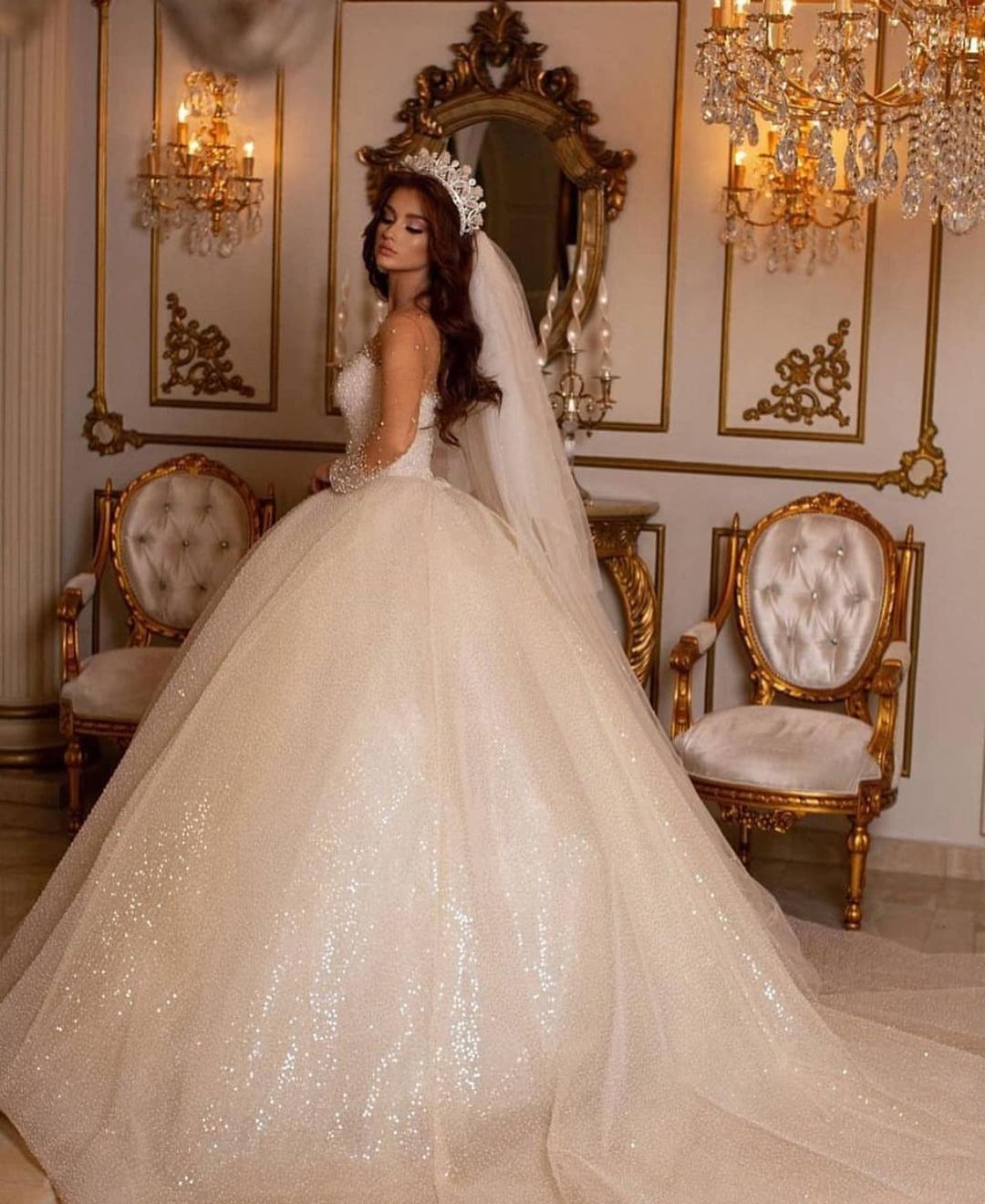 Luxury Sweetheart Wedding Dress with Long Sleeves and Ball Gown