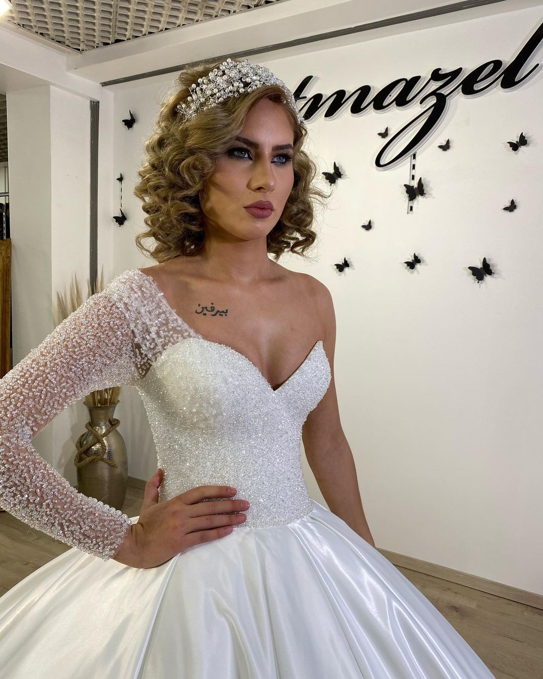Modest Sweetheart Pearl Floor-length Ruffles Ball Gown Wedding Dress With Long Sleeve