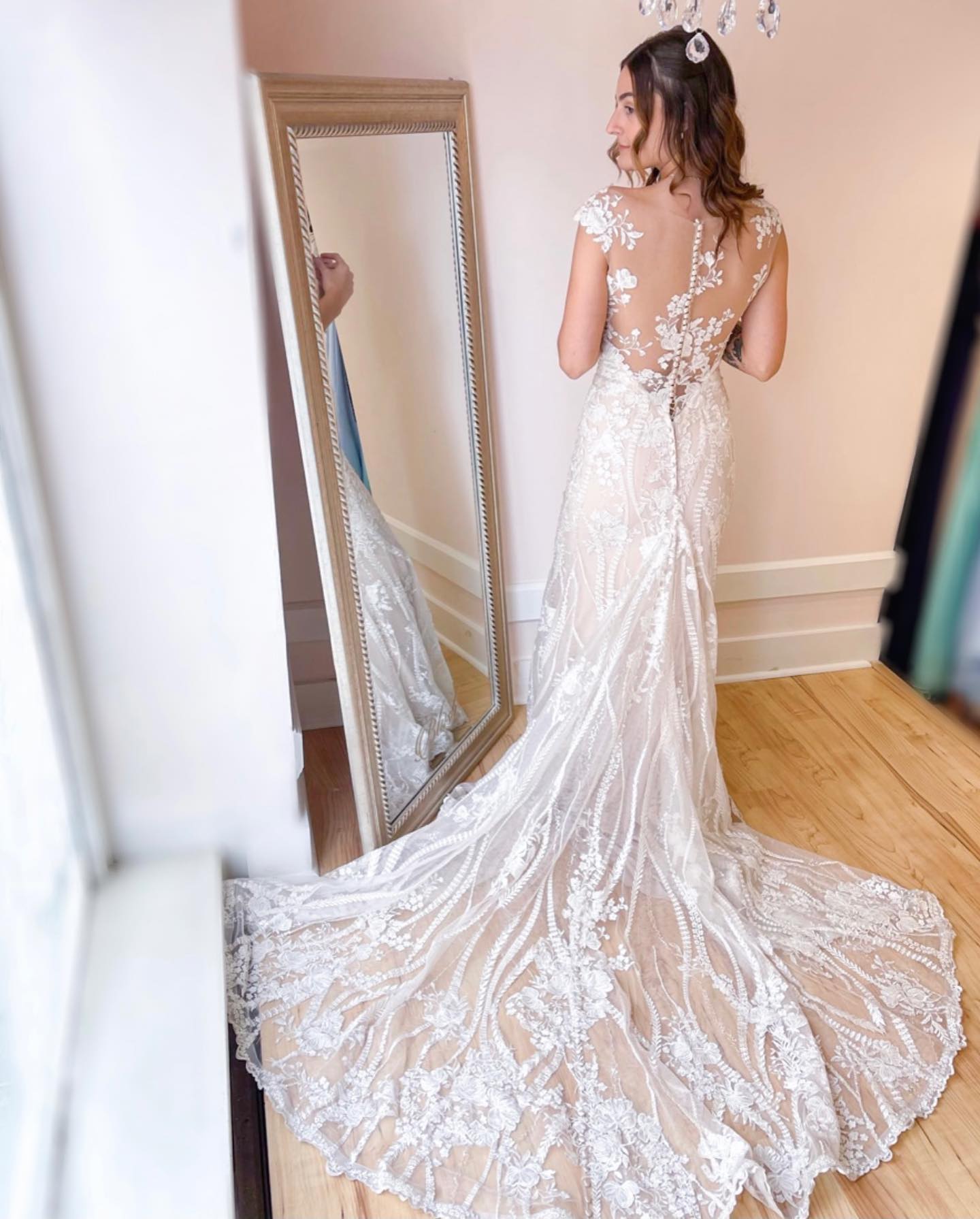 Elegant Bateau Mermaid Wedding Dress With Appliques Lace