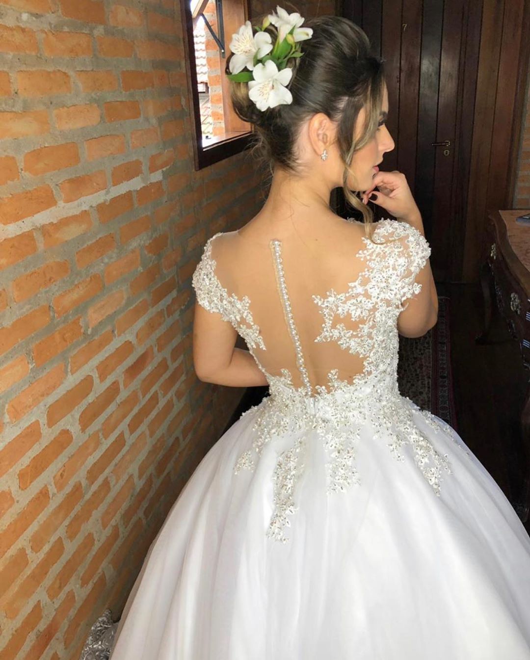 Elegant Applique Straps Lace V-neck Floor-length Wedding Dress