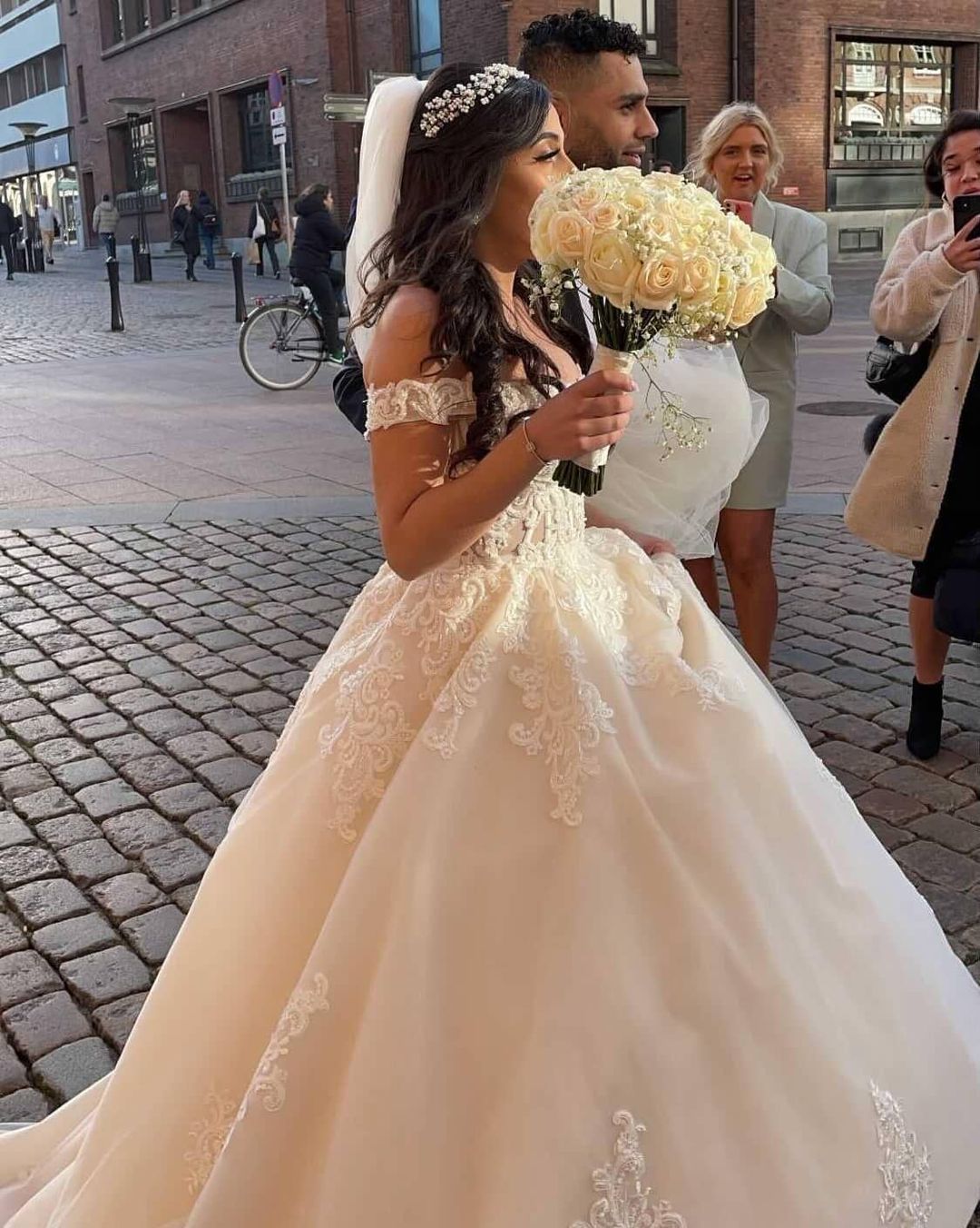 Modest Off-The-Shoulder Tulle Princess Wedding Dress with Lace